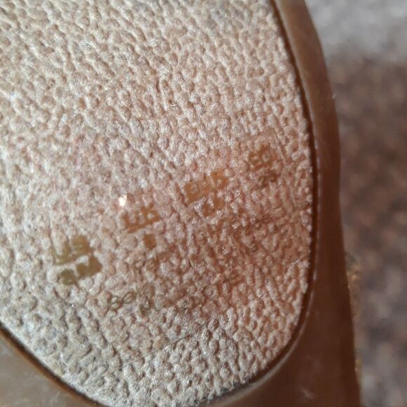 Fergalicious by Fergie silver open toe heel shoes sz 8 - Picture 8 of 9